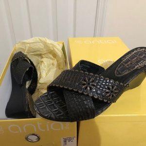 Antia Women’s Sandals